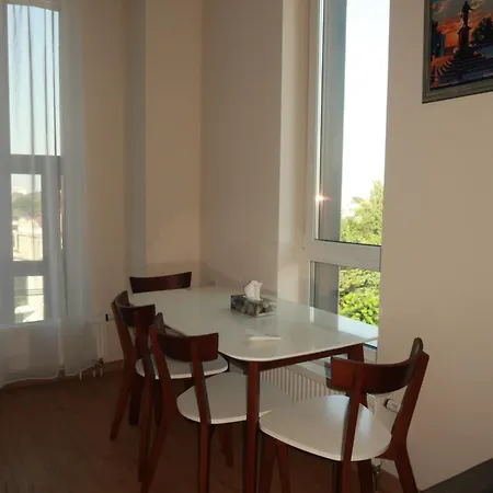 у моря на 12-й станции большого фонтана Apartment Odessa